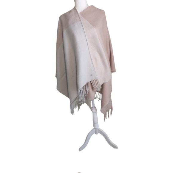 NWT! BRAND NEW COLOR BLOCK SHAWL - Picture 4 of 5